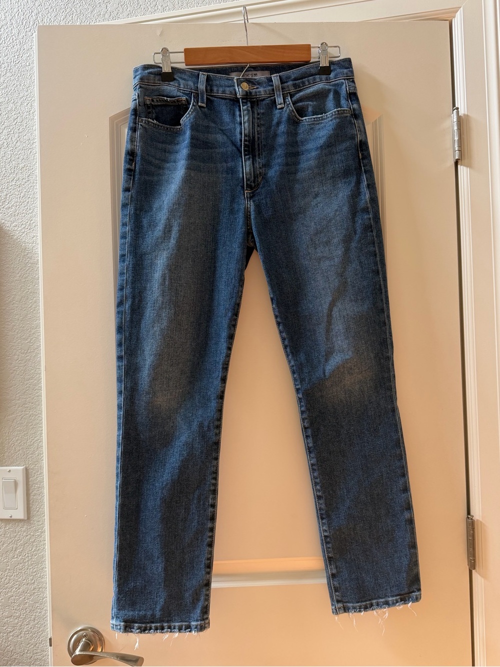 Joe’s Jeans. High Rise Straight Ankle. Calabasas Wash. Classic jeans. Sz 29. EUC